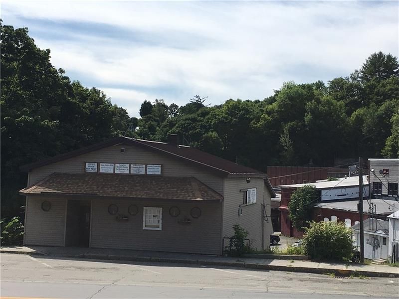 23 Spring St, Dexter, ME 04930